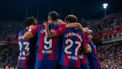 ليفاندوفسكي يتصدر قائمة برشلونة لمواجهة ريال مايوركا بالدوري الإسباني