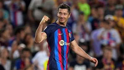 روبرت ليفاندوفسكي مهاجم فريق برشلونة الإسباني يحقق رقما قياسيا جديدا.. ما القصة؟