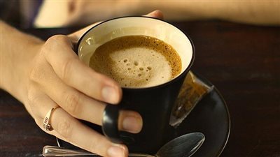 هل القهوة ترفع هرمون السعادة؟.. بشرى سعيدة لعشاق الكافيين 