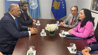  نائب رئيس مجلس القيادة الرئاسي في اليمن يعقد جلسة مباحثات مع رئيسة جمهورية كوسوفو (صور)