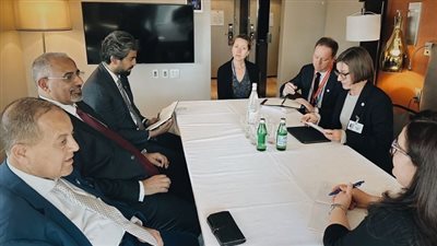  الزُبيدي يعقد مباحثات هامة مع رئيسة اللجنة الدولية للصليب الأحمر