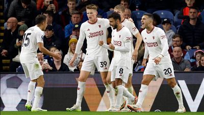 بعد 3 هزائم.. مانشستر يونايتد يعود لسكة الانتصارات بفوزِ ثمين على بيرنلي