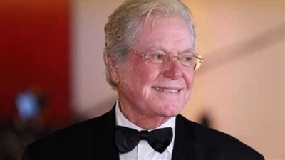 حسين فهمي يخرج عن صمته: دخلت كلية الحقوق وسحبت أوراقي لكي ألتحق بأكاديمية الفنون