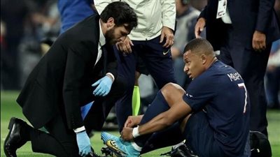 إصابة مبابي تُثير الذُعر في باريس سان جيرمان.. ضربة قوية ومشهد حزين