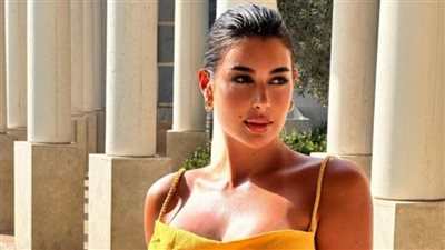  بفستان أزرق ومجوهرات أنيقة.. ياسمين صبري تتصدر التريند 