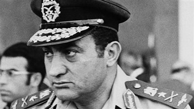 بمناسبة نصر أكتوبر.. الجيش المصري ينشر فيديو نادرا لمحمد حسني مبارك