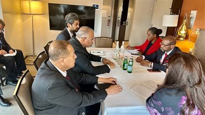 بمقر اقامته في نيويورك.. نائب رئيس مجلس القيادة الرئاسي باليمن يستقبل وزير خارجية سانت كيتس ونيفس