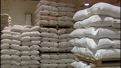 التموين تستورد 200 ألف طن سكر خام لتعزيز الرصيد الاستراتيجي