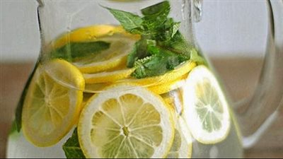 ما هي فوائد الماء والليمون على الريق؟.. 5 منافع مذهلة وتأثيرات إيجابية على الكرش