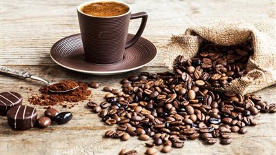 فوائد شرب القهوة يوميا.. الأقبال على الحياة وتحسين المزاج