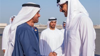 أمير قطر يستقبل رئيس الإمارات في زيارة رسمية 