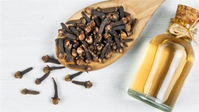 فوائد القرنفل المغلي للبشرة وطريقة استخدامه.. توصيات مهمة للنساء فقط