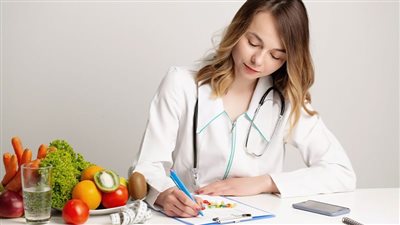 البيض وقرحة المعدة.. ما هو الفطور المناسب وماذا يأكل مريض القرحة؟