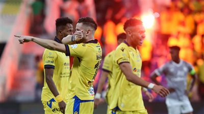 التعاون يقتنص صدارة الدوري السعودي بفوزِ عريض على الطائي