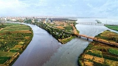 الحرب تجبر سكان جزيرة سودانية على الشرب من مياة النيل مباشرة (فيديوجراف)