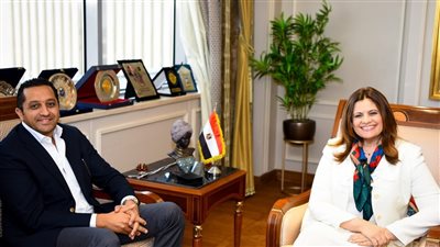 مصر.. وزيرة الهجرة تستقبل رئيس شركة 