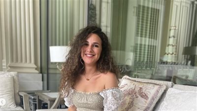 سر تصدر شيرى عادل محركات البحث (صور)