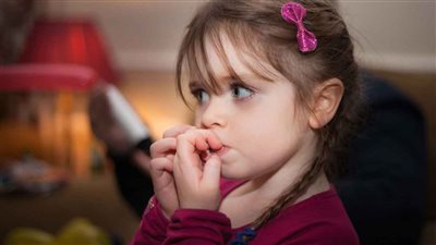 علاج قضم الأظافر للأطفال بـ 8 أفكار ممكنة لتقليل إدمان هذه العادة