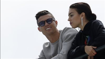 جورجينا تقاضي شقيقتها 