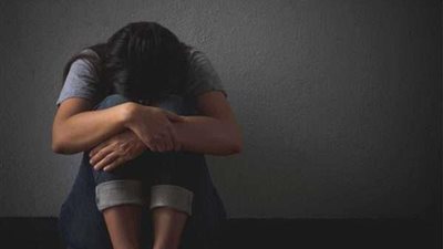 ما هي أسباب الاكتئاب المزمن؟