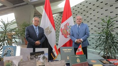 مكتبة الإسكندرية تهدي مكتبة بيرو الوطنية ٧٠ كتابًا من إصداراتها
