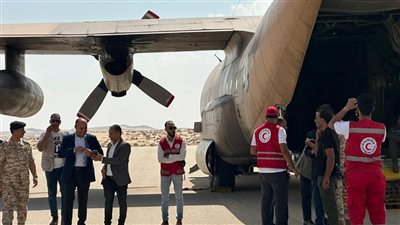 مطار العريش يستقبل طائرة مساعدات سعودية تمهيدا لإدخالها لقطاع غزة