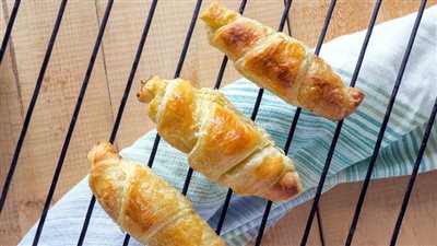 طريقة عمل الكرواسون الفرنسي.. وصفة معجنات هشة للأطفال 