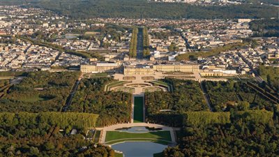 بسبب قنبلة.. إخلاء قصر فرساي في فرنسا