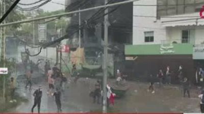 بهتافات تندد بجرائم الحرب في غزة.. السفارات الإسرائيلية والأمريكية في لبنان وعمان يحاصرها المحتجين