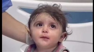 ما مصير الرضيعة الفلسطينية بعد نجاتها من الموت في قصف منزل أسرتها في غزة؟