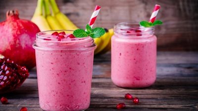 طريقة عمل عصير الرمان بالحليب.. مشروب سهل التحضير مرتفع القيمة الغذائية 