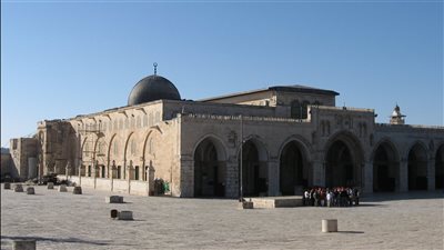 فلسطين.. مستوطنون يقتحمون باحات المسجد الأقصى