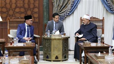 شيخ الأزهر يستقبل رئيس وزراء ماليزيا ويناقشان سُبُل تعزيز التعاون العلمي والدعوي 
