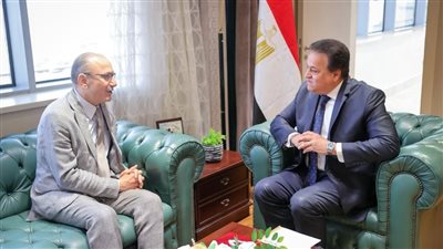 وزيرا الصحة المصري والتركي ينسقان تعاونهما لإيصال الإغاثات الطبية لأهالي غزة