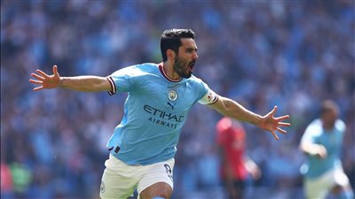 جوندوجان يستعد للعودة إلى مانشستر سيتي من مطعم جوارديولا (صور)