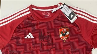 دعما لمصابي غزة.. ارتفاع سعر قميص الأهلي الموقع من اللاعبين بالمزاد الخيري