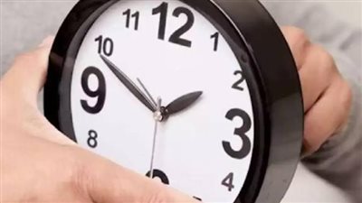 تأخير الساعة 60 دقيقة.. موعد بدء تطبيق التوقيت الشتوي رسميًا الليلة