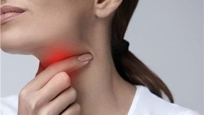 أفضل علاج لالتهاب الحلق.. بالراحة وتناول الأطعمة اللينة