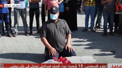 مشهد يدمي القلوب.. أب يشيع جثمان نجله ويوجه رسالة لجيش الإحتلال الإسرائيلي (فيديو)