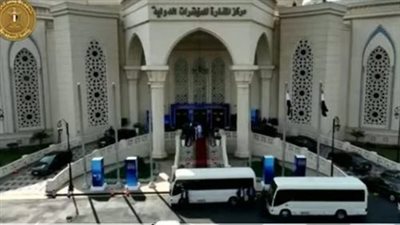 عاجل.. الرئيس عبدالفتاح السيسي يتفقد المعرض الدولي السنوي للصناعة (فيديو)