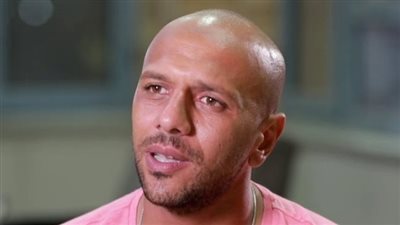 يعاني من الجلوس على الدكة.. 