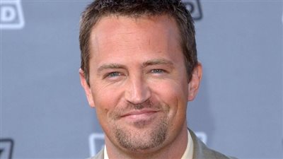  ميتا في حوض استحمام ساخن.. كواليس مثيرة بشأن وفاة الممثل ماثيو بيري 