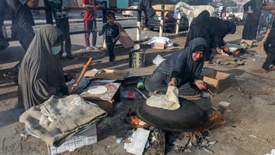 دون مقومات الحياة.. كيف يعيش أهالي قطاع غزة تحت القصف؟ (فيديو)