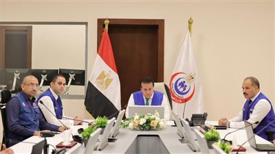 مصر.. تخصيص 40 سيارة إسعاف للاصطفاف داخل معبر رفح