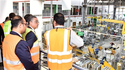 مصر.. رئيس الهيئة العامة للاستثمار يتفقد توسعات مصنع شنايدر إلكتريك بمدينة بدر