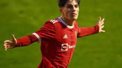 لاعب مانشستر يونايتد Manchester united يتسبب بفرحة 