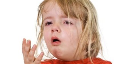 علاج السُعال الديكي عند الأطفال.. بالمضادات الحيوية والراحة