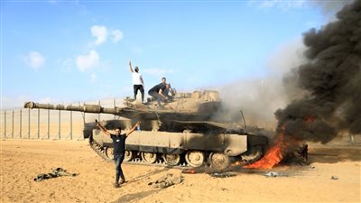 فصائل فلسطينية تستهدف دبابة إسرائيلية من نوع ميركافا في رفح