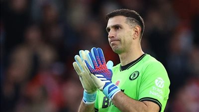 مانشستر يونايتد يعرض استعارة إيميليانو مارتينيز.. وأستون فيلا يرد