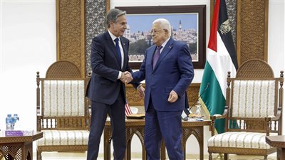 أبو مازن يُفاحئ بلينكن بهذا الطلب